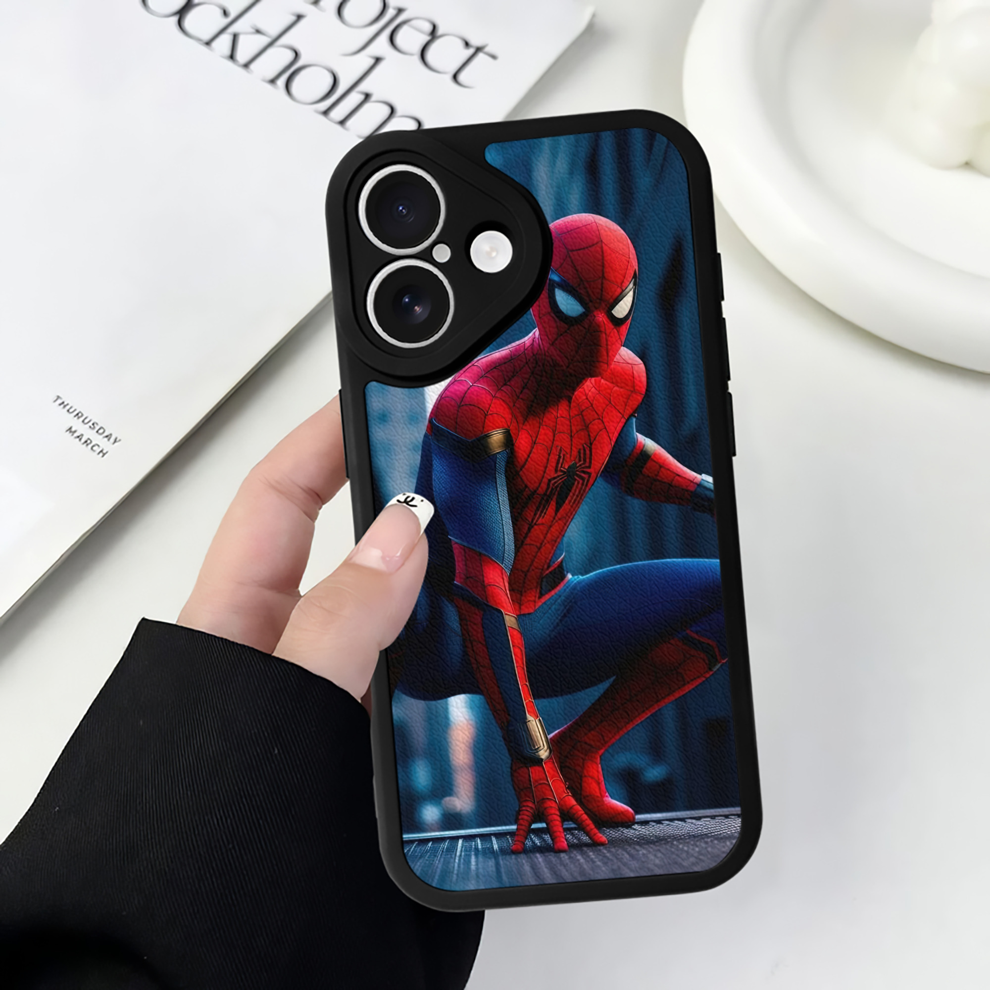 Spider Man スパイダーマン 【iPhone 16シリーズ対応】シリコンスマホケース（レザー調） 材質：シリコン